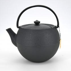 japanese round cast iron teapot, CHÛSHIN KÔBÔ MARUTAMA, black