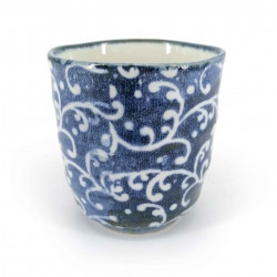 Japanische Keramik-Teetasse, blau und weiß, Arabesken, ARABESUKU
