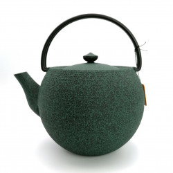 Large round Japanese prestige cast iron teapot, CHÛSHIN KÔBÔ MARUTAMA, green