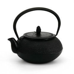 Black enameled Japanese cast iron teapot, ROJI ARARE, 0,6lt