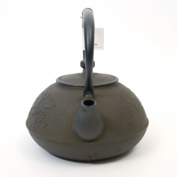 Japanese cast iron kettle, BOTAN, 1.6 L, sabi peonies