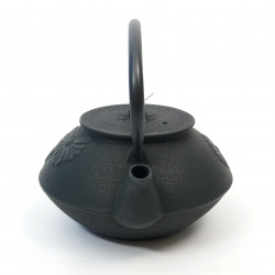 Japanese cast iron kettle, HANA, 0.8 L, black and chrysanthemums